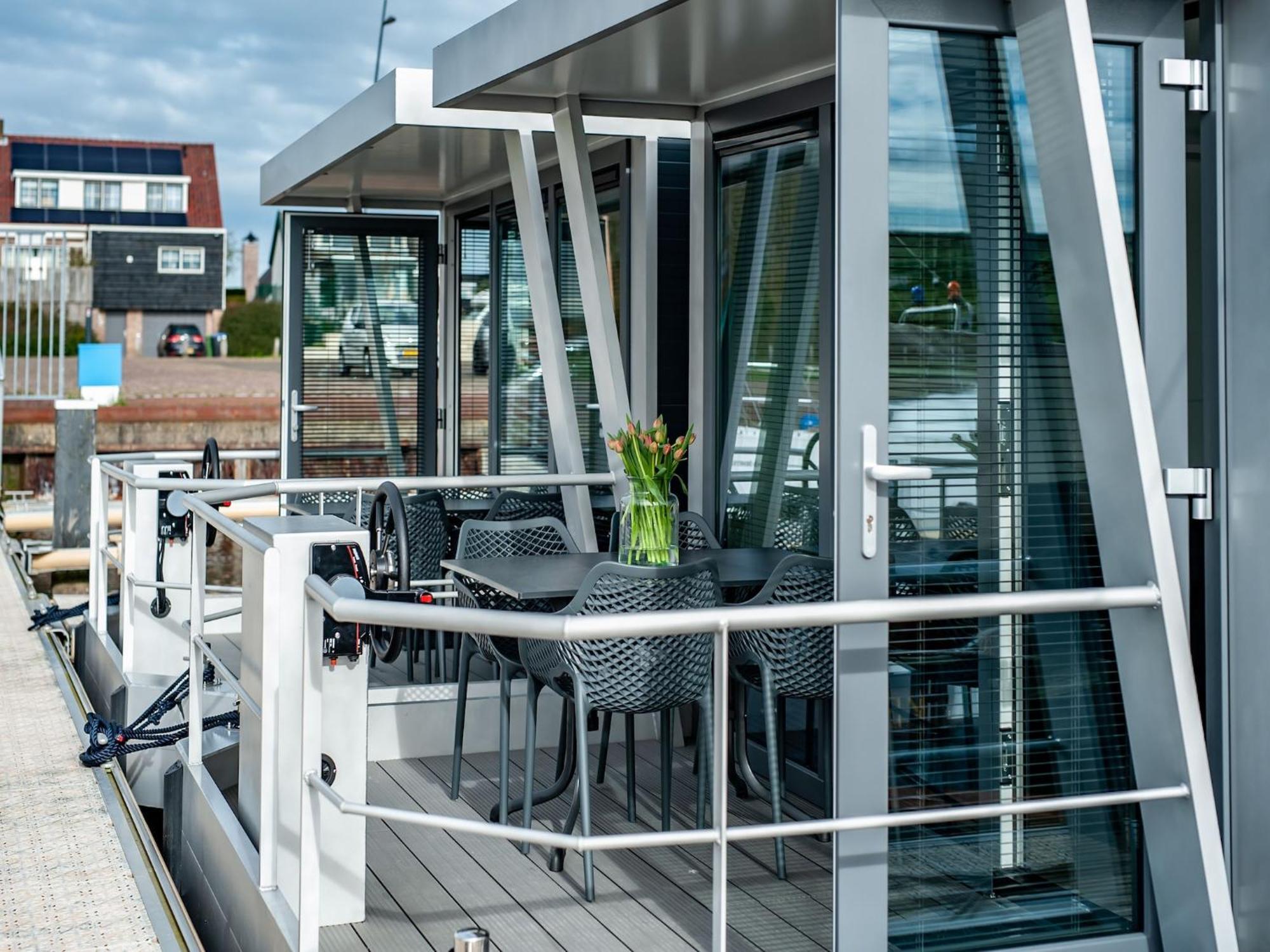 Waterlodge Blue Lagoon On A Jetty For 4 People Kamperland Exterior photo